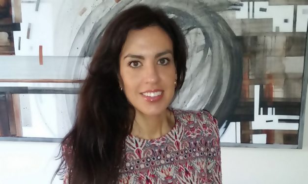 Un melocotón con piel de plátano