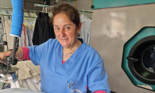 Sara Ibáñez, dependienta